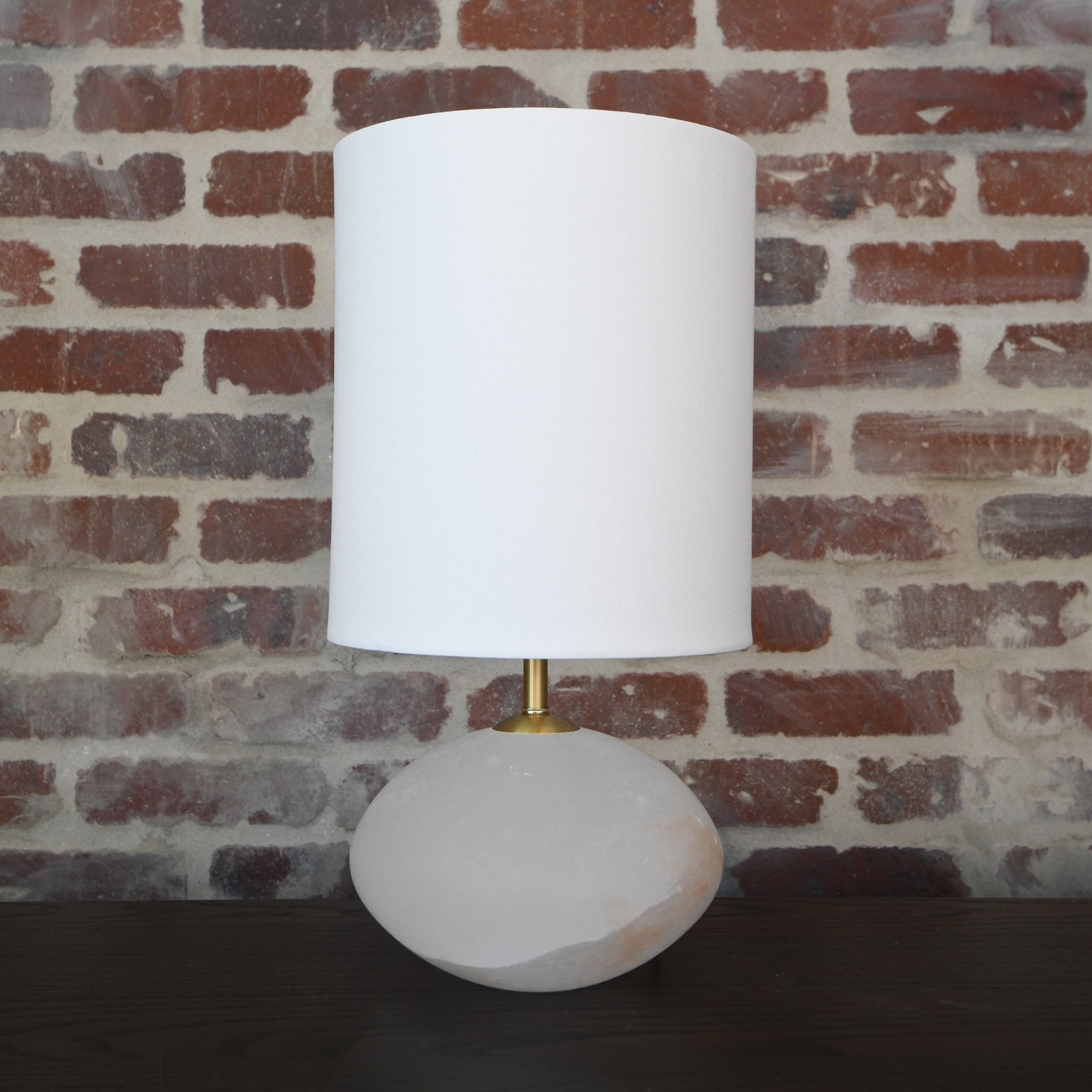 Alabaster Mini Table Lamp – Elegant and compact lighting