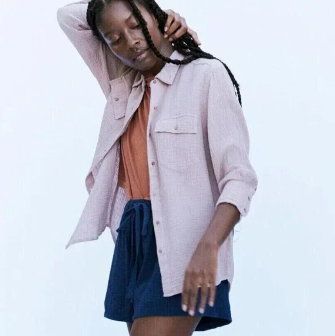 the great cotton gauze rancho shirt top in soft lilac pink.