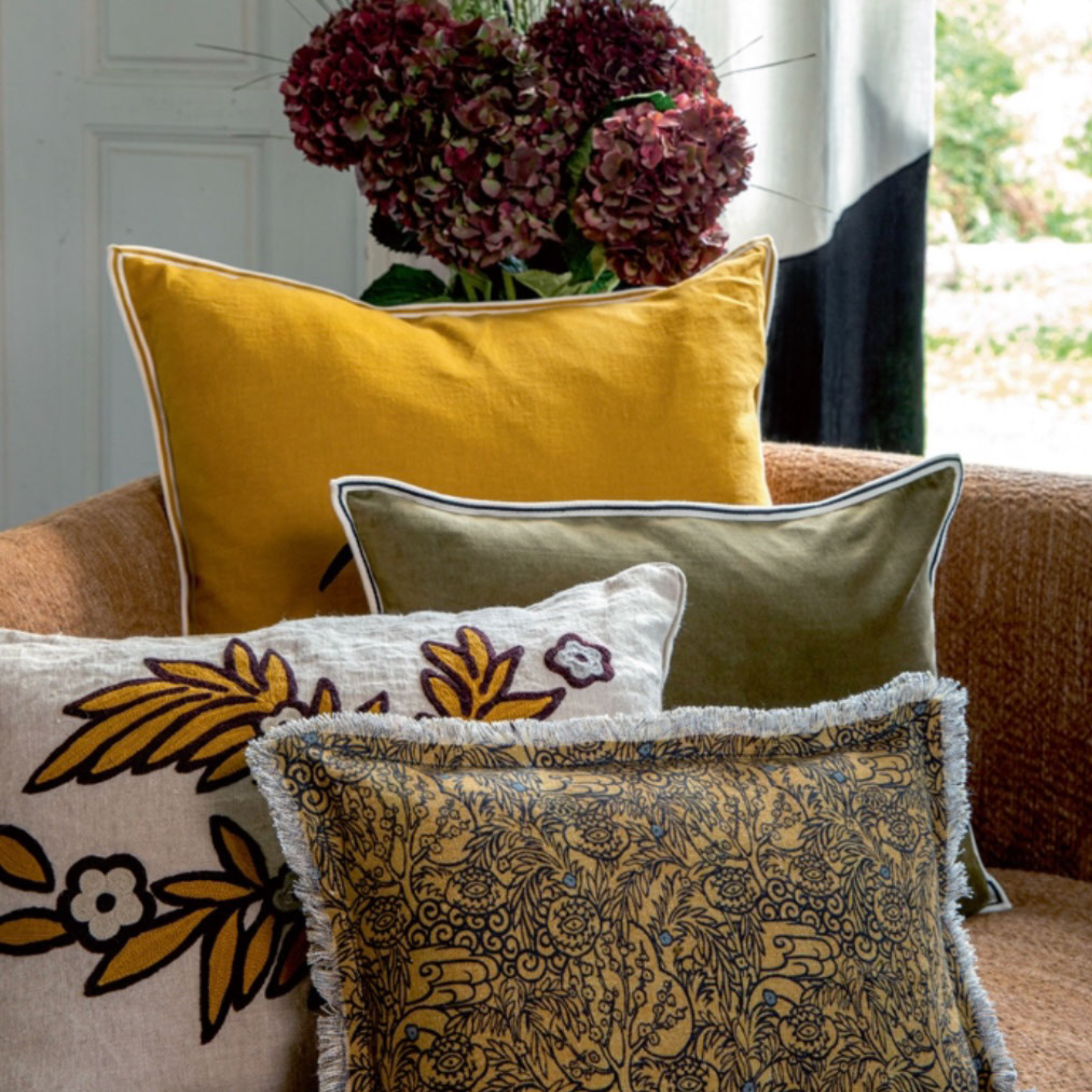 Elitism Imaginarium Dore Pillow.