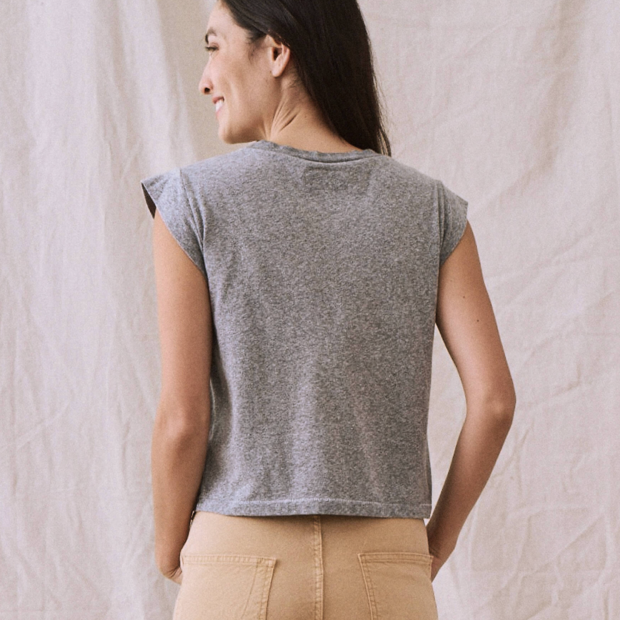 the great peak shoulder tee in heather grey.