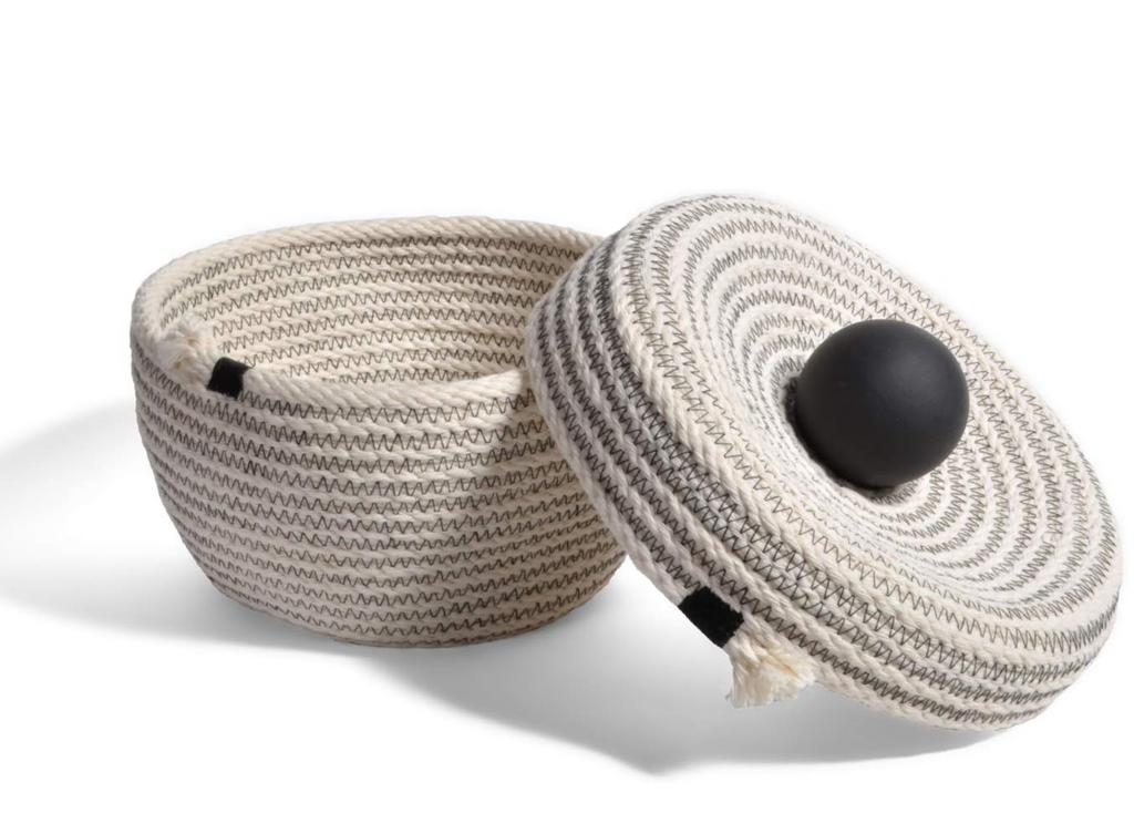 Handmade Medium Knob 6-inch Woven Storage Basket with Lid
