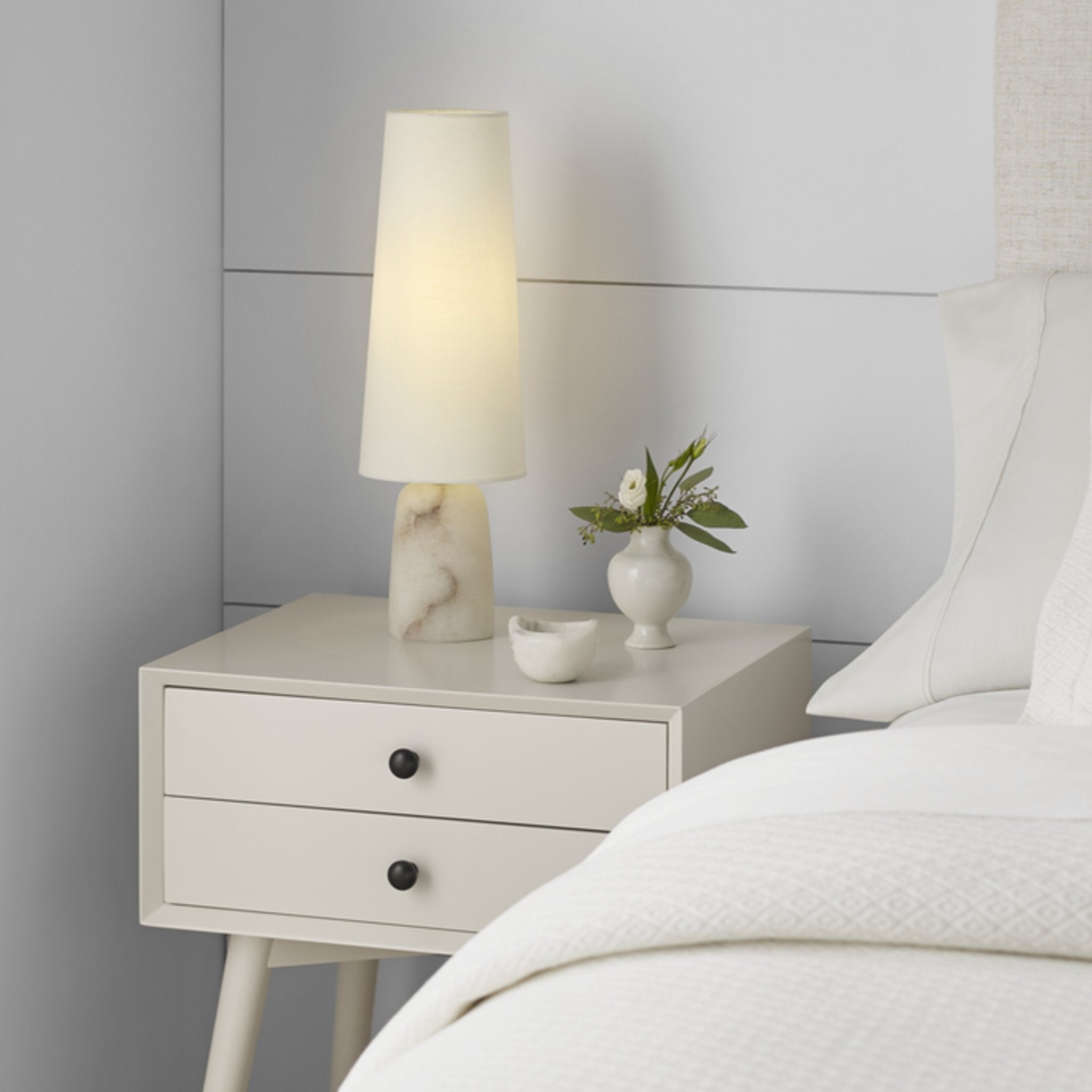 Alabaster Jinny Medium Table Lamp | Timeless Elegance for Your Home - Details and Design - Table Lamp - Visual Comfort