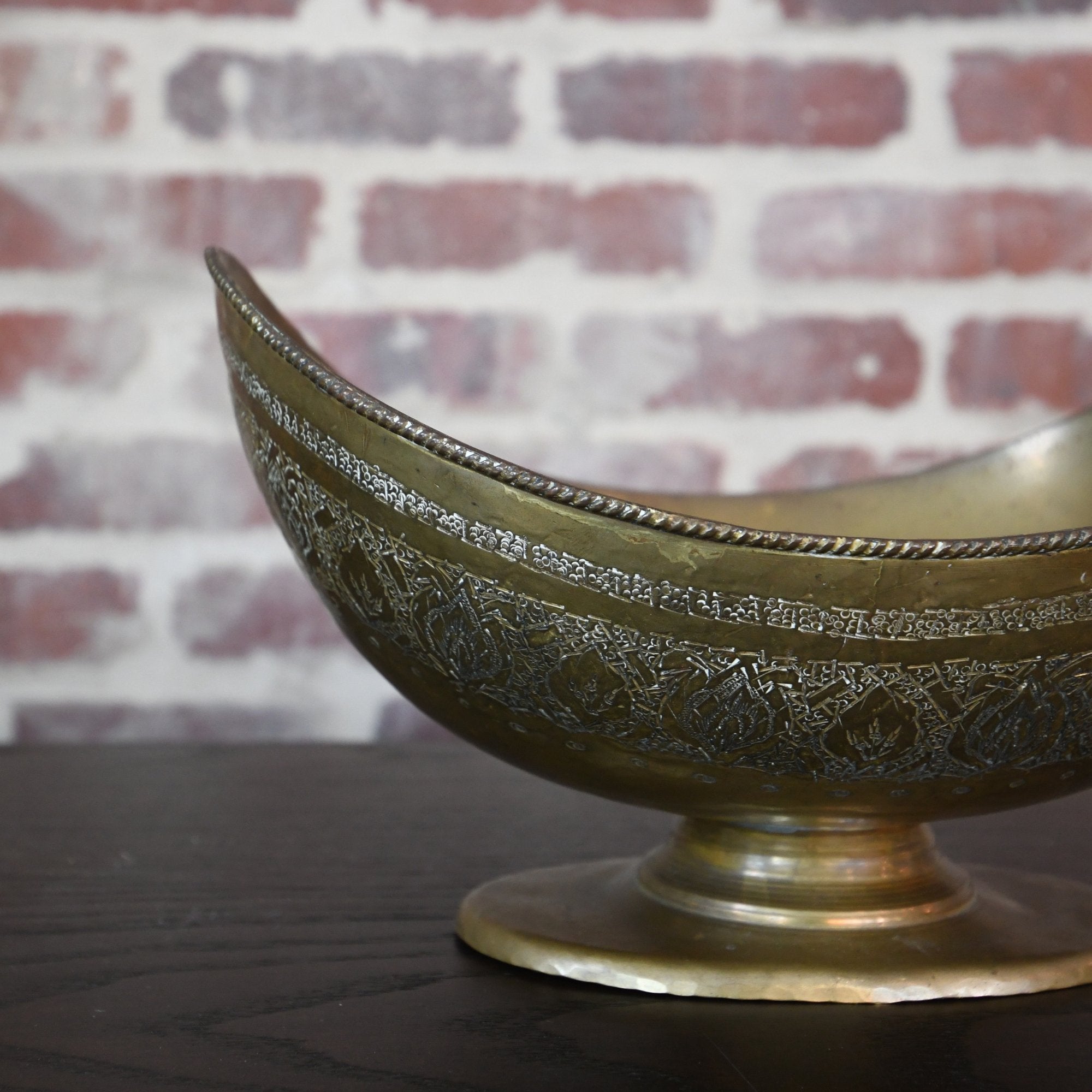 Antique Brass Display Bowl - Vintage Elegance for Any Room