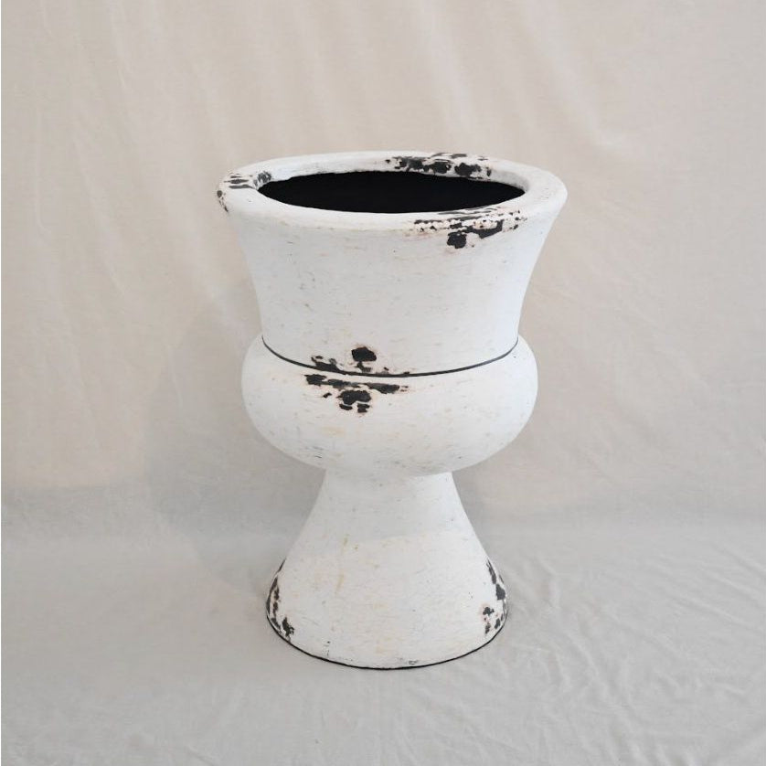 Beach Footed Bowl Planter - Antique Distressed Elegance for Your Plants.