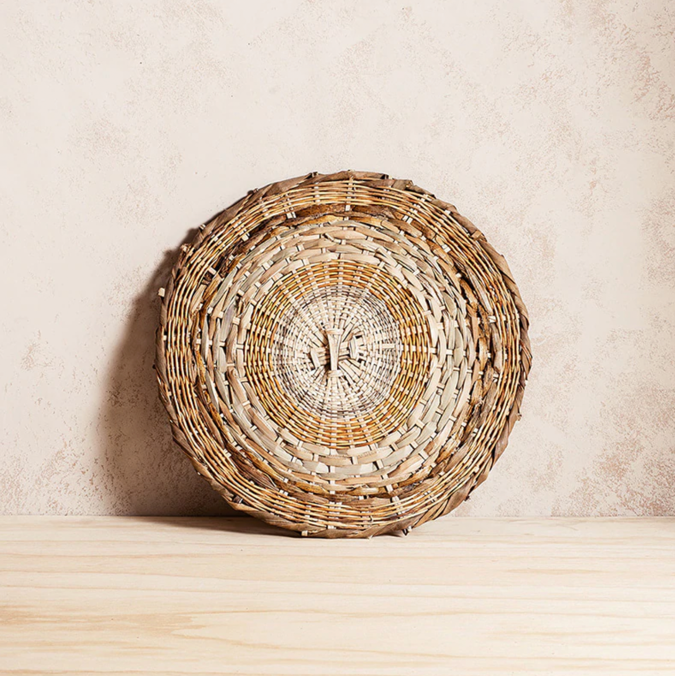 Itza Wood - Set of 4 Woven Round Placemat - Shoppe Details and Design.